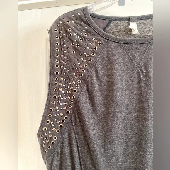 We The Free Dark Gray Muscle Tee w/ Grommets - Picture 4 of 6